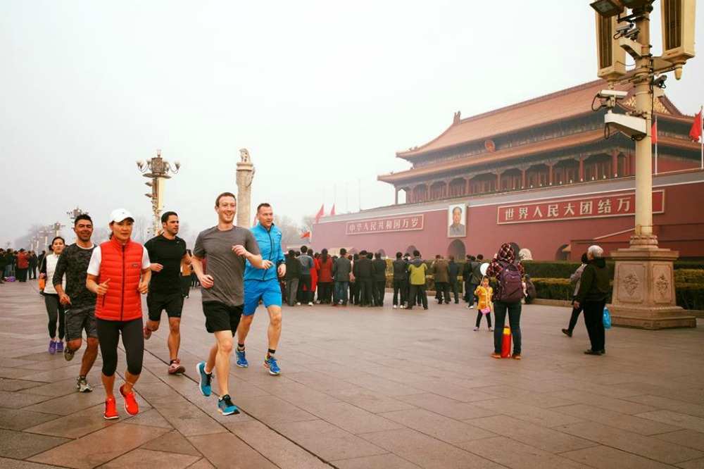 Mark Zuckerberg, il fondatore di Facebook fa parlare di sé in China